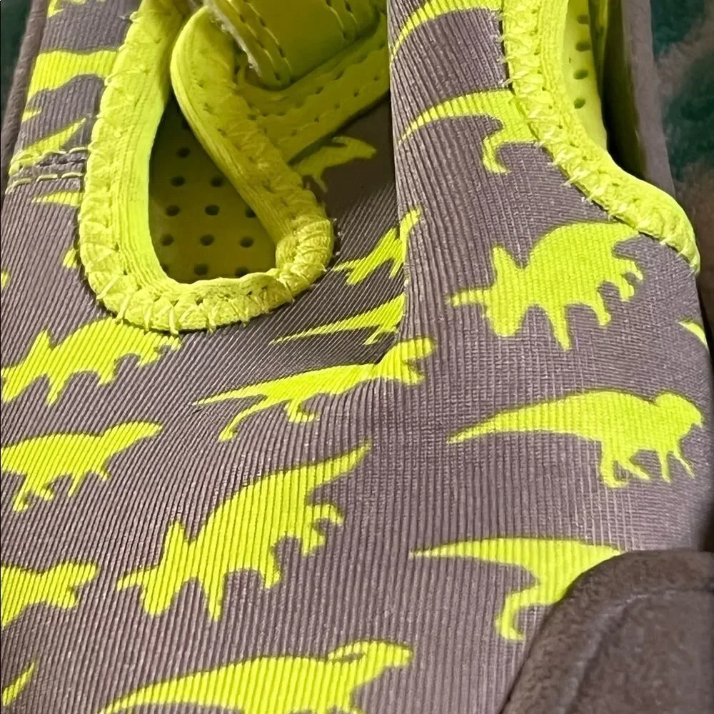 ‎Kids unisex water sandals with dinosaur print